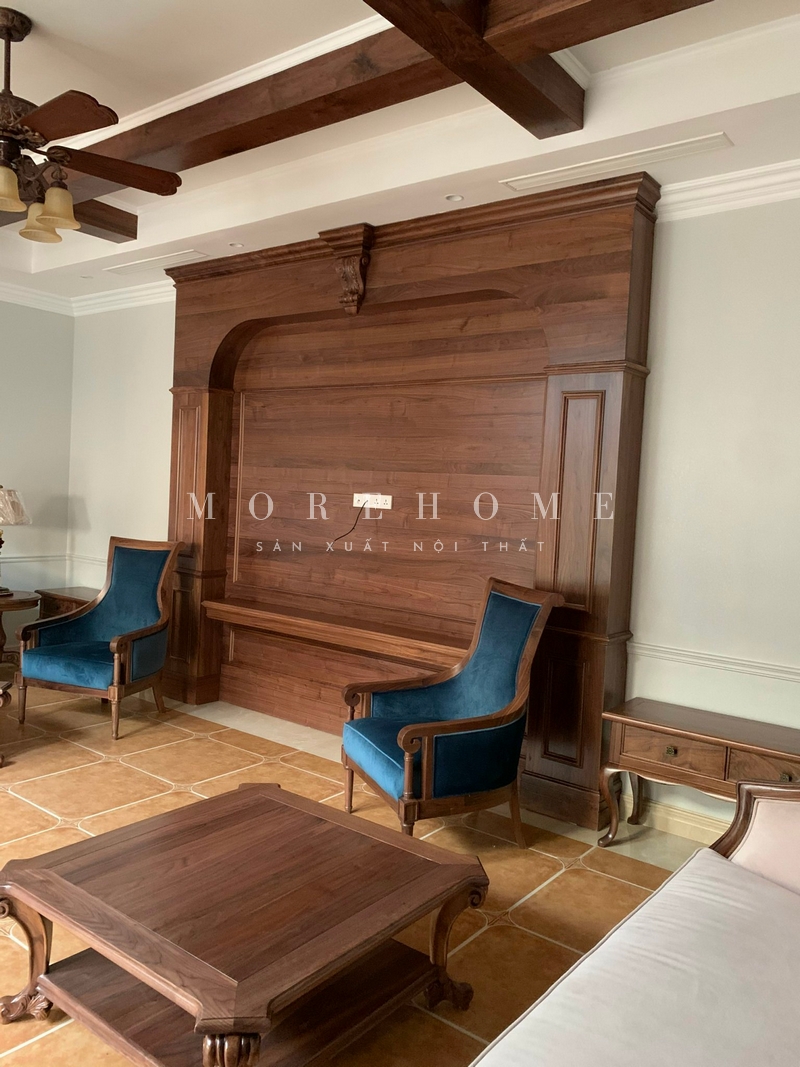 sống Bàn trà hình vuông gỗ óc chó tân cổ điển với đường nét chạm khắc tỉ mỉ điêu luyện cung cấp cho không gian sống một thành phẩm đẹp, sang và cao thẩm mỹ.